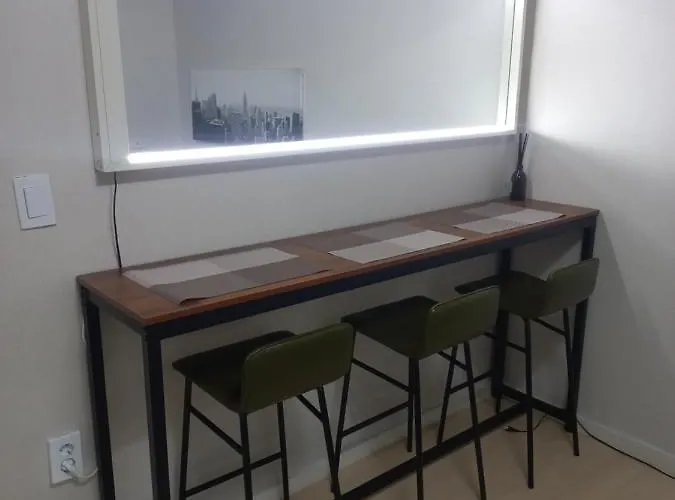 Newly Renovated 2 Bedroom #7