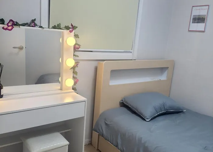 Newly Renovated 2 Bedroom #7 Apartment Seoul