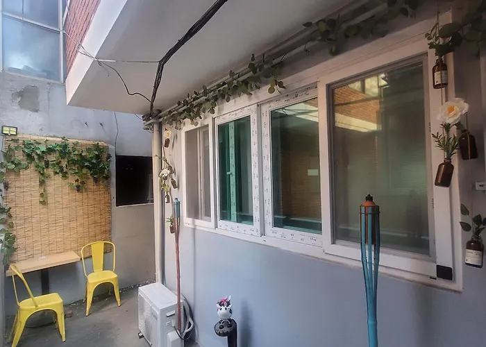 Newly Renovated 2 Bedroom #7 *